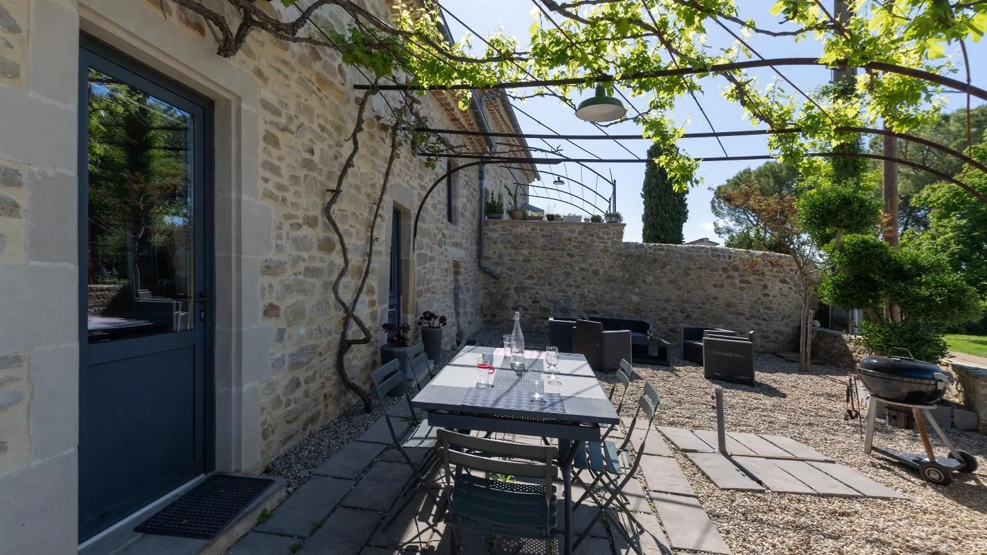 Gite Les Vignes Au Mas Dujau Saint-Sauveur-de-Cruzière 0*,