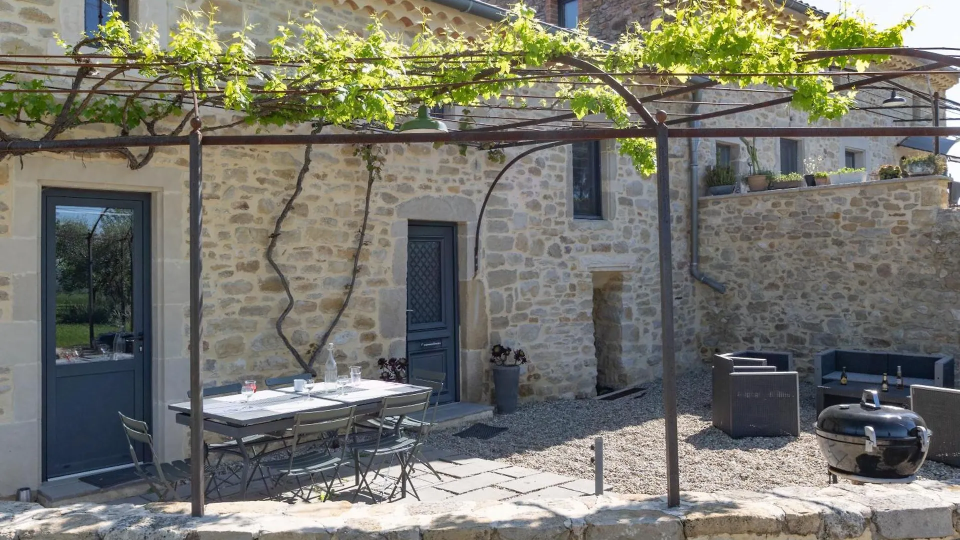 Gite Les Vignes Au Mas Dujau Saint-Sauveur-de-Cruzière بيت للعطل